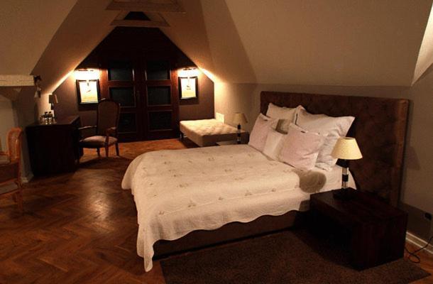 Villa Riccona Bronisze الغرفة الصورة