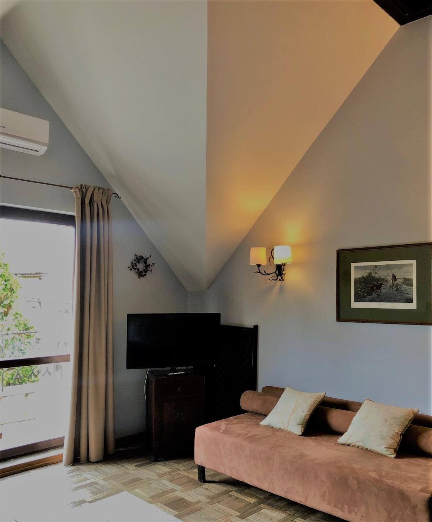 Villa Riccona Bronisze المظهر الخارجي الصورة